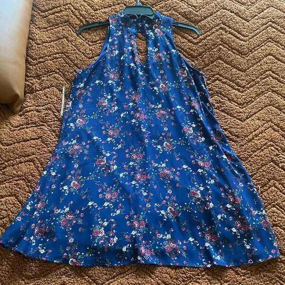 Francesca’s Floral Shift Dress‎ - Picture 1 of 5